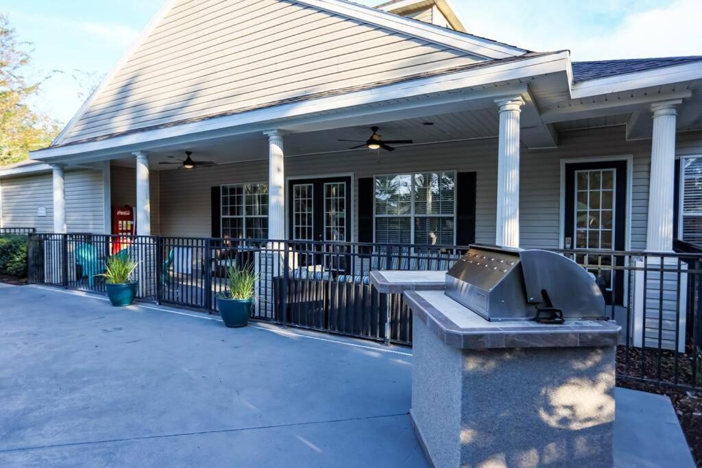 Lux 2Bd 2Ba Minutes From The Water Apartment Pensacola Exterior photo